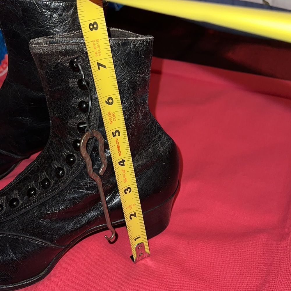 Antique children’s button up boots. Button hook attached. Black - Picture 5 of 10
